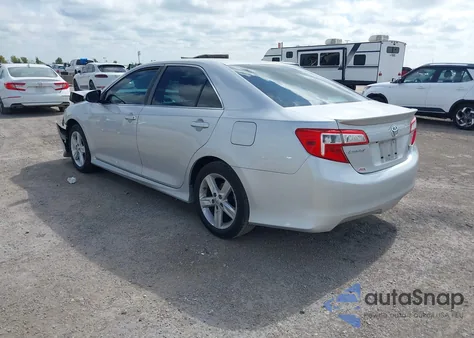 2014 Toyota Camry L/Se/Le/Xle z USA, uszkodzony, nr VIN 4T1BF1FK5EU424971